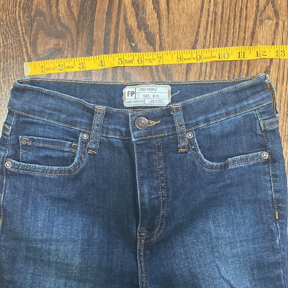 Free People Skinny Women’s Distressed Jeans in Blue Wash. size 25 - Picture 8 of 11